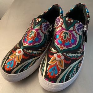 Patterned Steve Madden slip ons